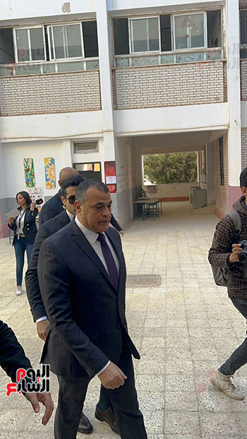 71290-71290-المهندس-محمد-صلاح-الدين-مصطفى-وزير-الدولة-للإنتاج-الحربي-يدلي-بصوته--(1)