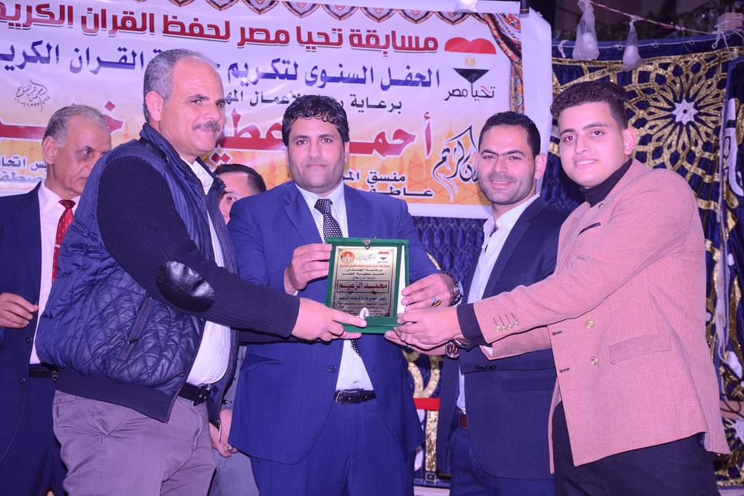 تكريم رجل الاعمال محمد الزعيم تقديرا لدعمه الدائم لحفظة القران الكريم