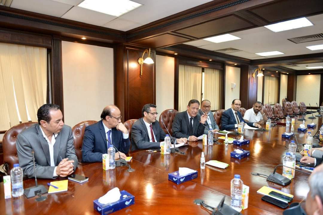اثناء الاجتماع  