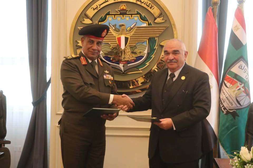 المستشار الدكتور حسين مدكور، رئيس الهيئة، والفريق أشرف سالم زاهر، مدير الأكاديمية العسكرية المصرية