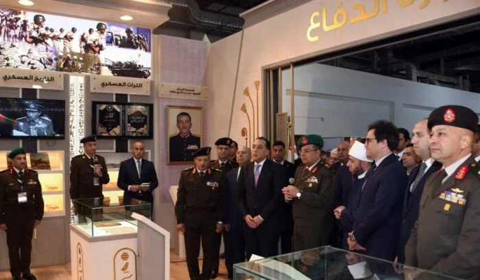 رئيس الوزراء يشهد جناح القوات المسلحة