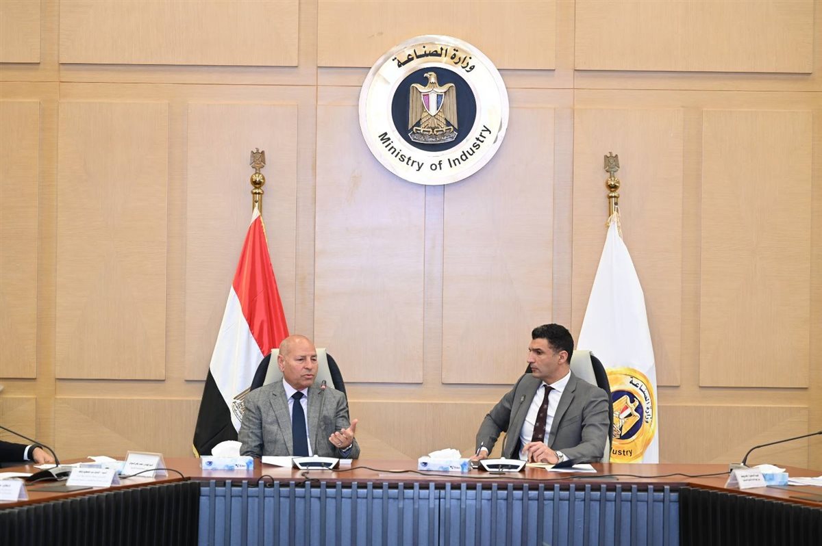 وزير الصناعة ومحافظ القاهرة