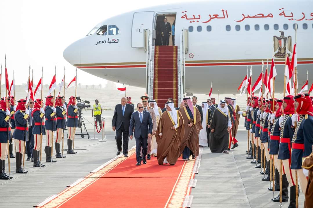 لحظه وصول الرئيس السيسي 