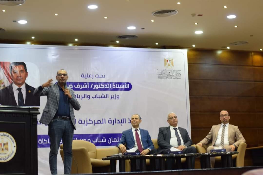 أحمد نجم محاضراً بالجلسة الختامية لمحاكاة البرلمان 