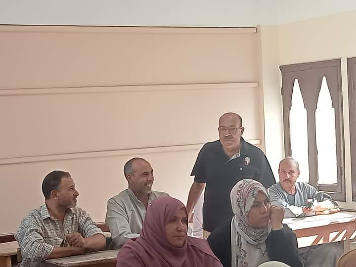 ورش عمل لتحليل المناهج وتدريب المعلمين