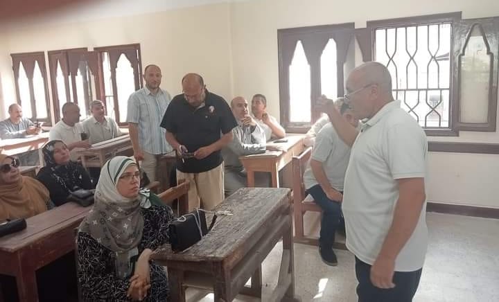 ورش عمل لتحليل المناهج وتدريب المعلمين