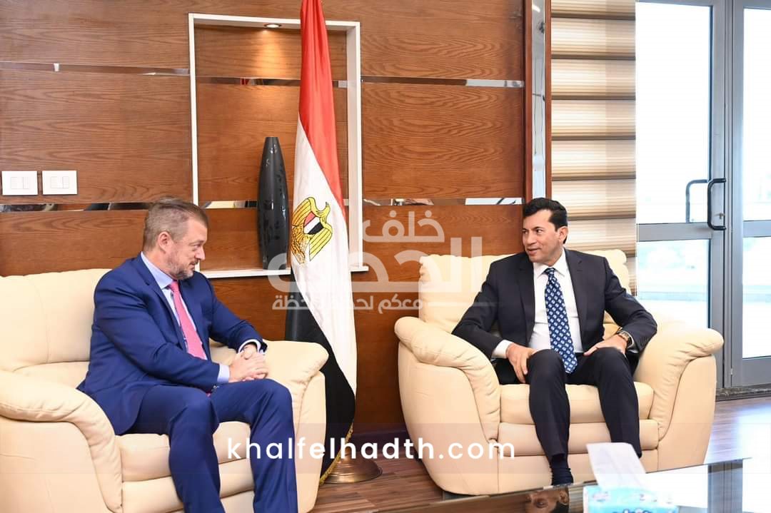 وزير الرياضة في جولة مع رئيس البارالمبية الدولية 