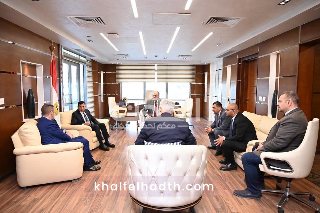 وزير الرياضة في جولة مع رئيس البارالمبية الدولية 