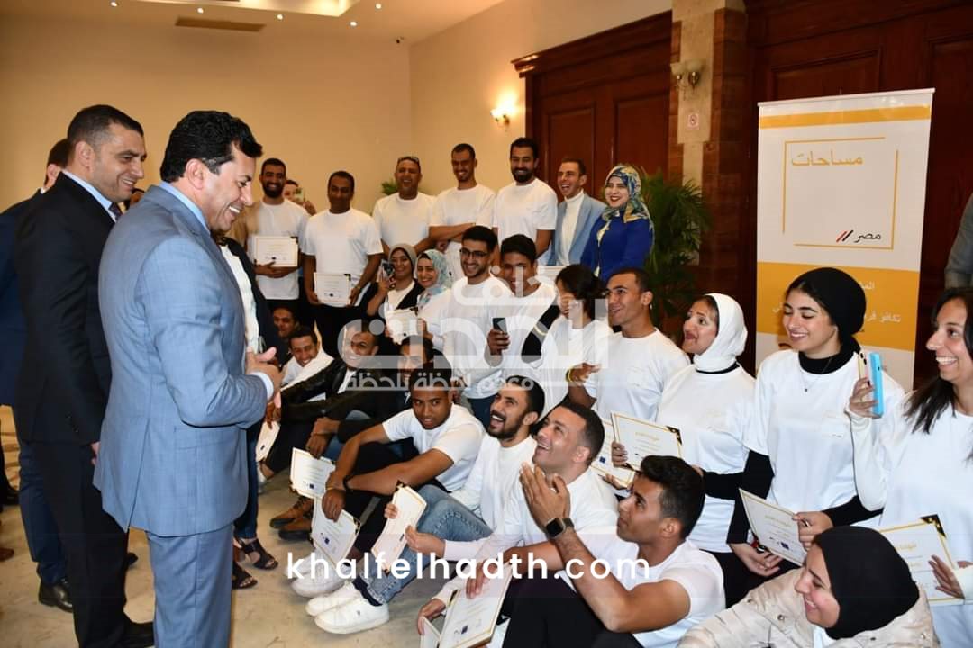 وزير الرياضة ومساعديه 