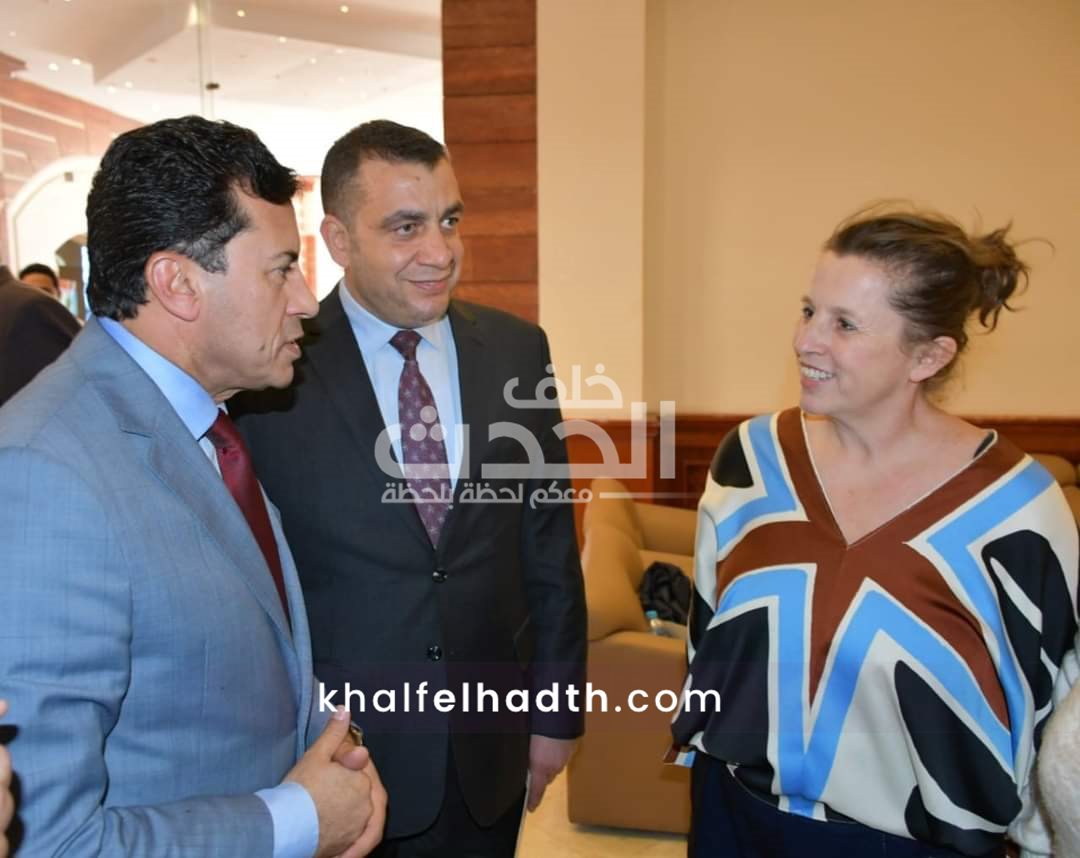 وزير الرياضة ومساعديه 