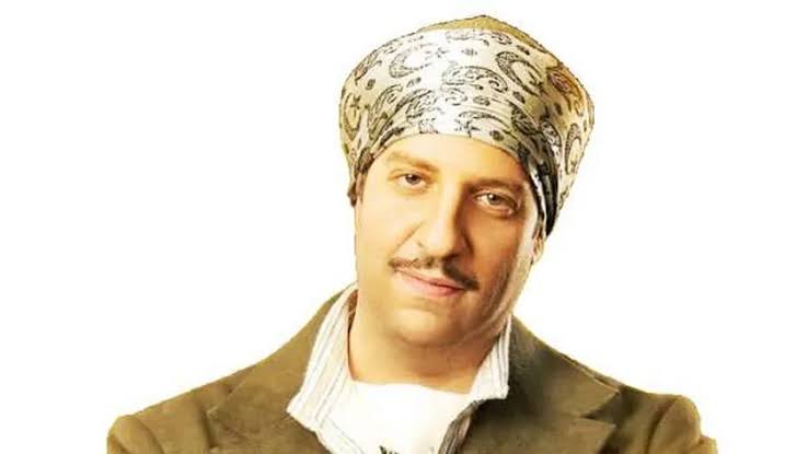 أحمد أمين بـ عباءة وعمامة
