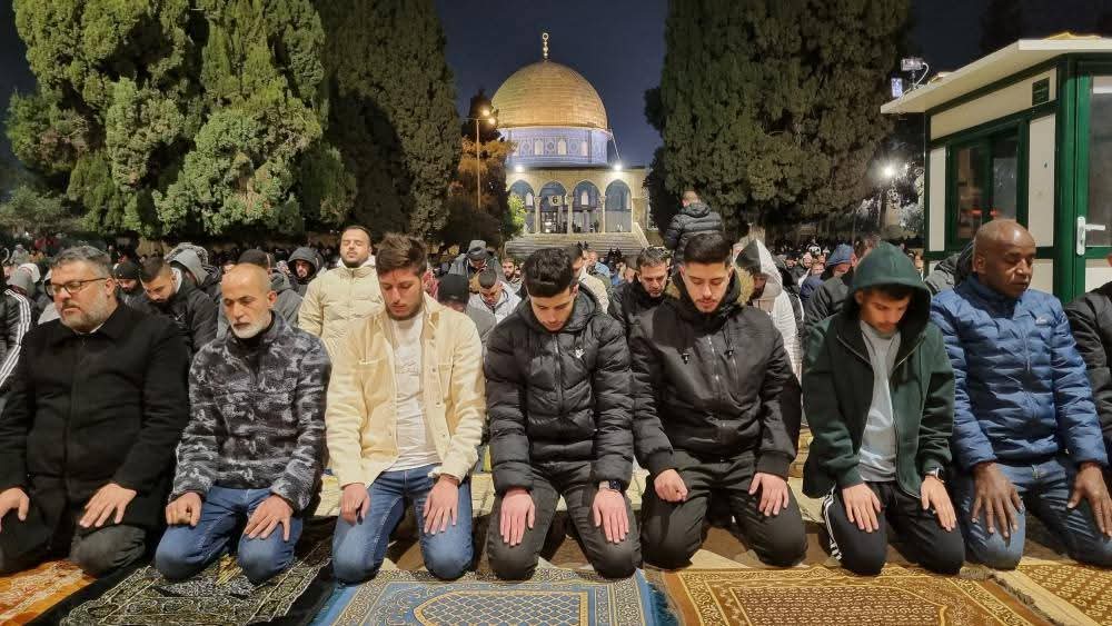 صلاة العشاء والتراويح بالمسجد الأقصي 