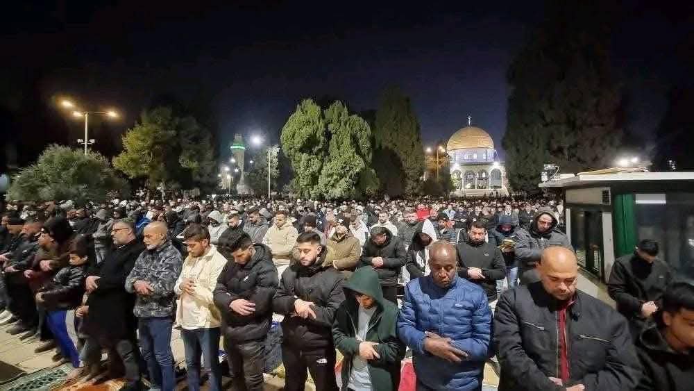 صلاة العشاء والتراويح بالمسجد الأقصي 