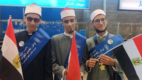 الطالب محمد أحمد حسن اثناء المشاركة في حفل تحدي القراءة العربية&nbsp;