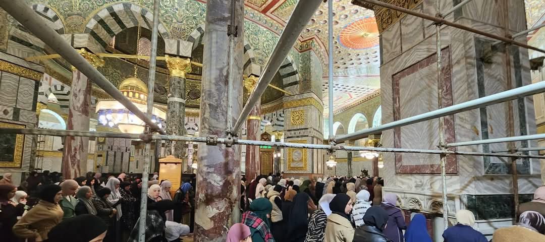 صلاة العشاء والتروايح بالمسجد الأقصي