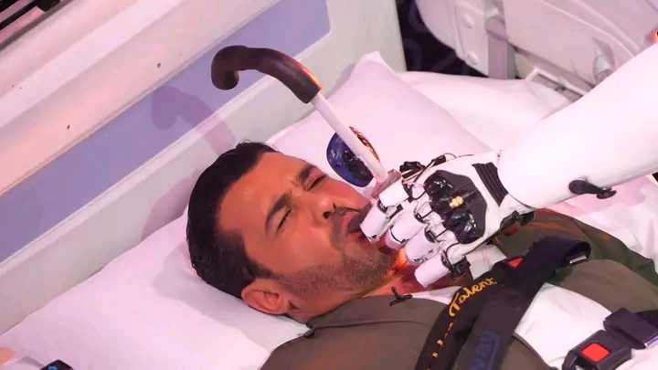 رامز جلال يُجبر محمد رجب على 