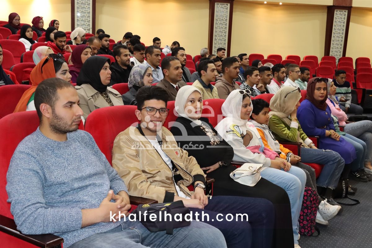 أول أيام خيمة القيادات الشبابية