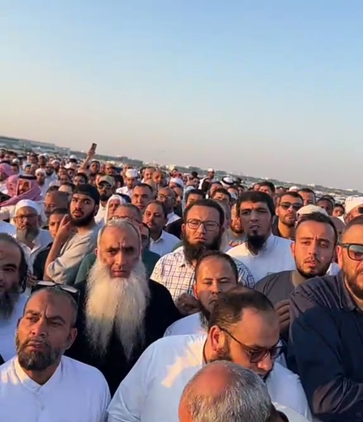 دموع لا تتوقف.. لحظة دفن وتشّييع الشيخ أبو إسحاق الحويني إلى مثواه الأخير