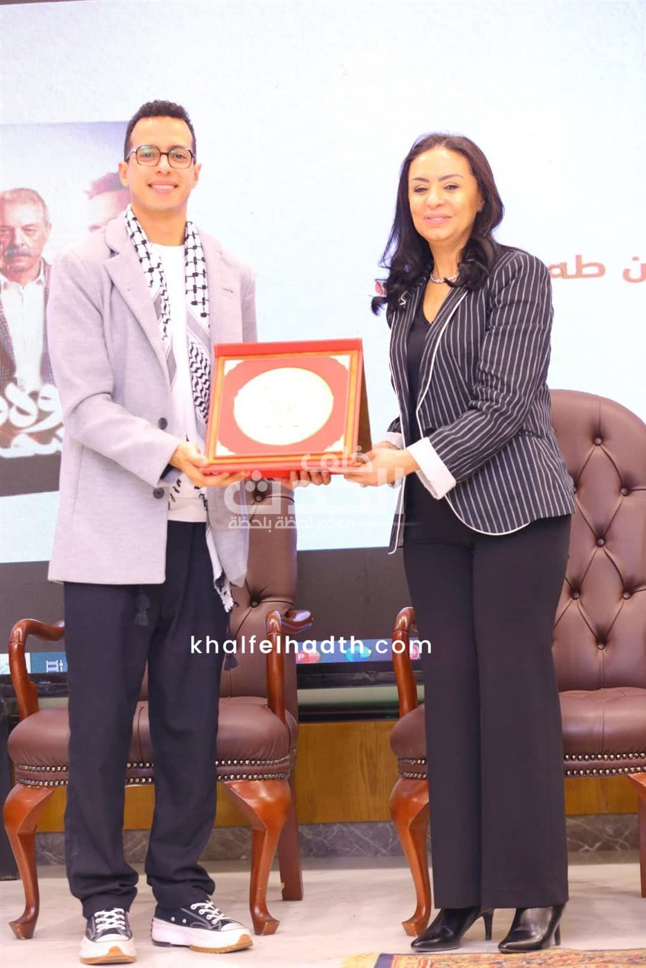 وزيرة التضامن تكرم فريق مسلسل 