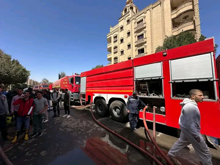 حريق هائل يلتهم مخزن إكسسوارات هواتف بالمقطم ويمتد إلى حضانة مجاورة
