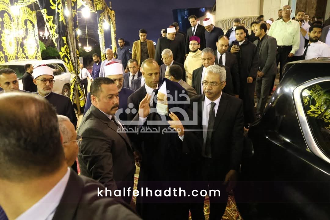 شيخ الأزهر يقدم واجب العزاء لأسرة الدكتور المحرصاوي