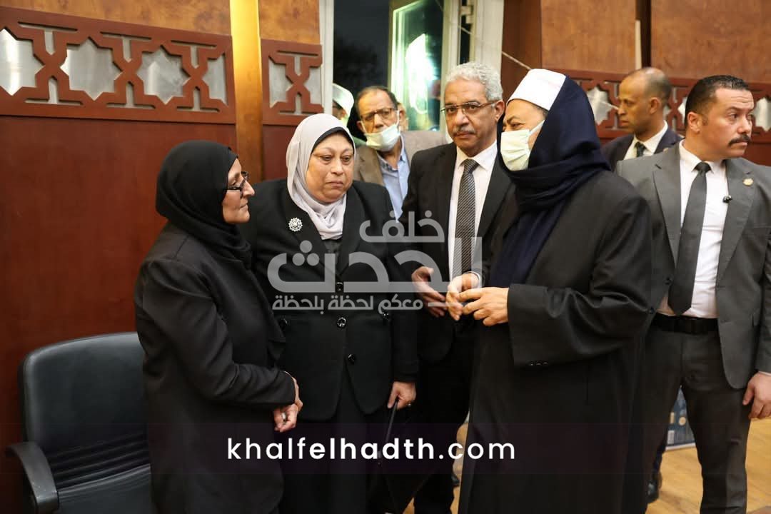 شيخ الأزهر يقدم واجب العزاء لأسرة الدكتور المحرصاوي