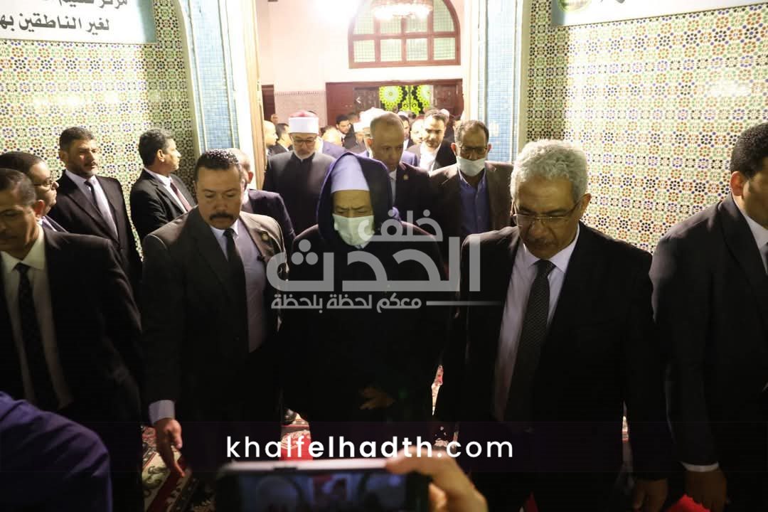 شيخ الأزهر يقدم واجب العزاء لأسرة الدكتور المحرصاوي