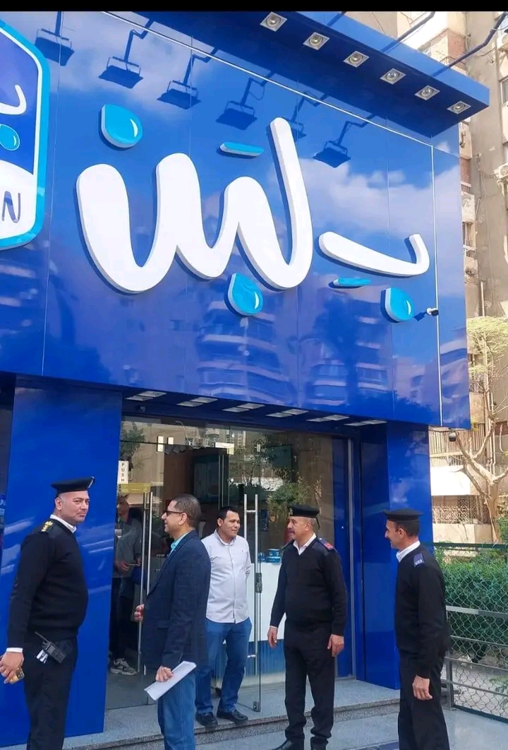 غلق وتشميع محل حلويات بـ لبن بأرض الجولف لمخالفته التراخيص