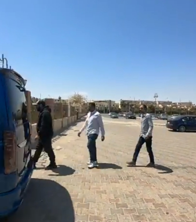 لحظة وصول جثمان الفنان سليمان عيد إلى المجمع الإسلامي بالشيخ زايد