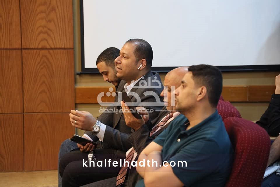 حلقة نقاشية في كلية الإعلام جامعة الأزهر