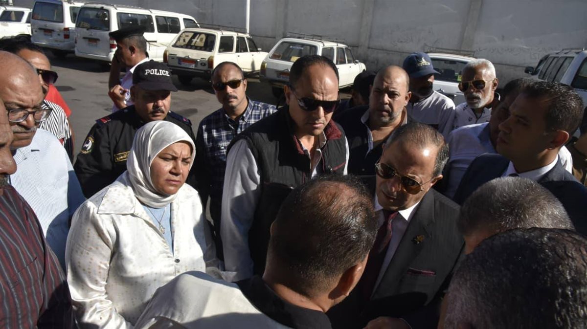 محافظ بورسعيد وسط المواطنين