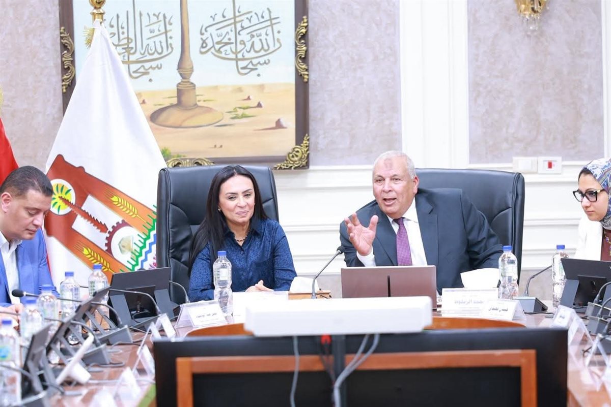 اجتماع وزيرة التضامن الاجتماعي مع محافظ الوادي الجديد وقيادات المحافظة -خلف الحدث&nbsp;