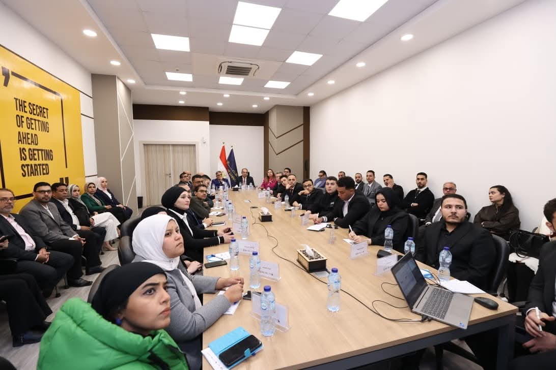 وزير الاتصالات يلتقي المهنيين المستقلين في كريتيفا المنصورة ويؤكد: نُمكّن الشباب للمنافسة في سوق العمل الحر عالميًا