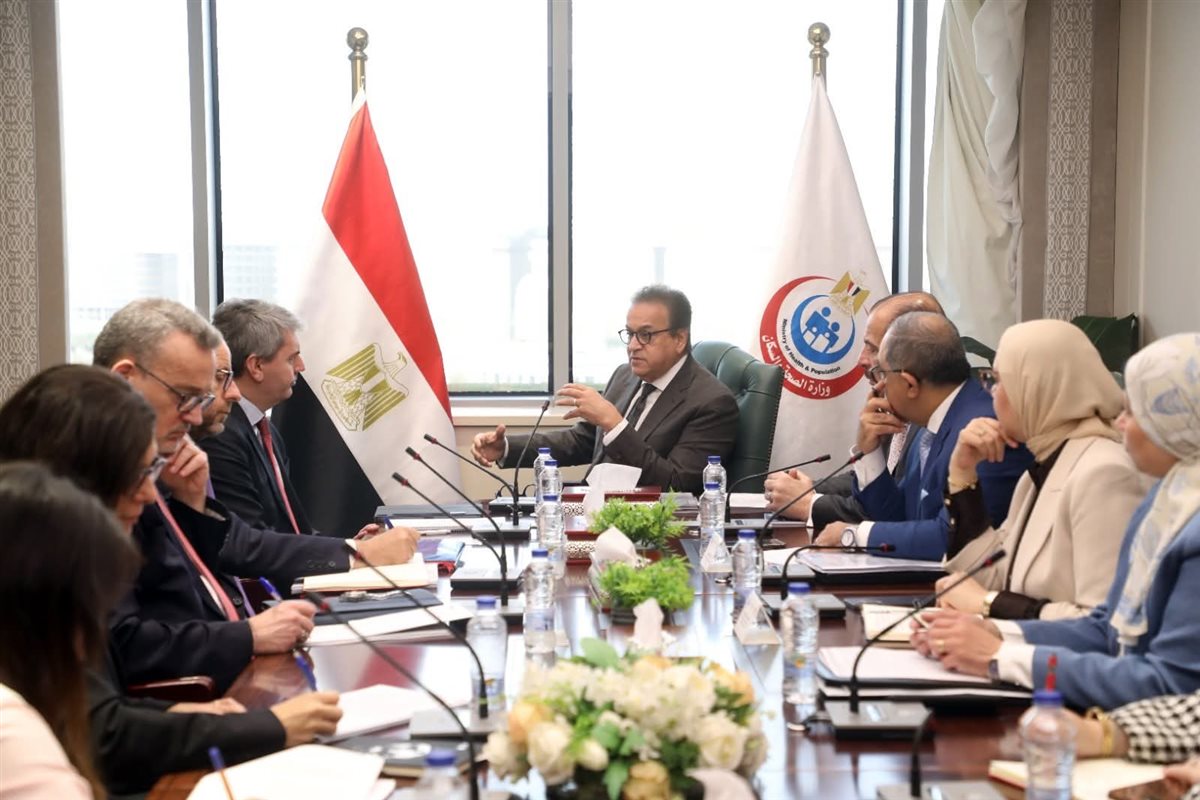 اجتماع الدكتور خالد عبدالغفار،لمتابعة تطورات الاتفاقيات الدولية لإنشاء مصنع متعدد المراحل لإنتاج اللقاحات، بالتعاون مع شركة «فاكسيرا» وبنك الاستثمار الأوروبي