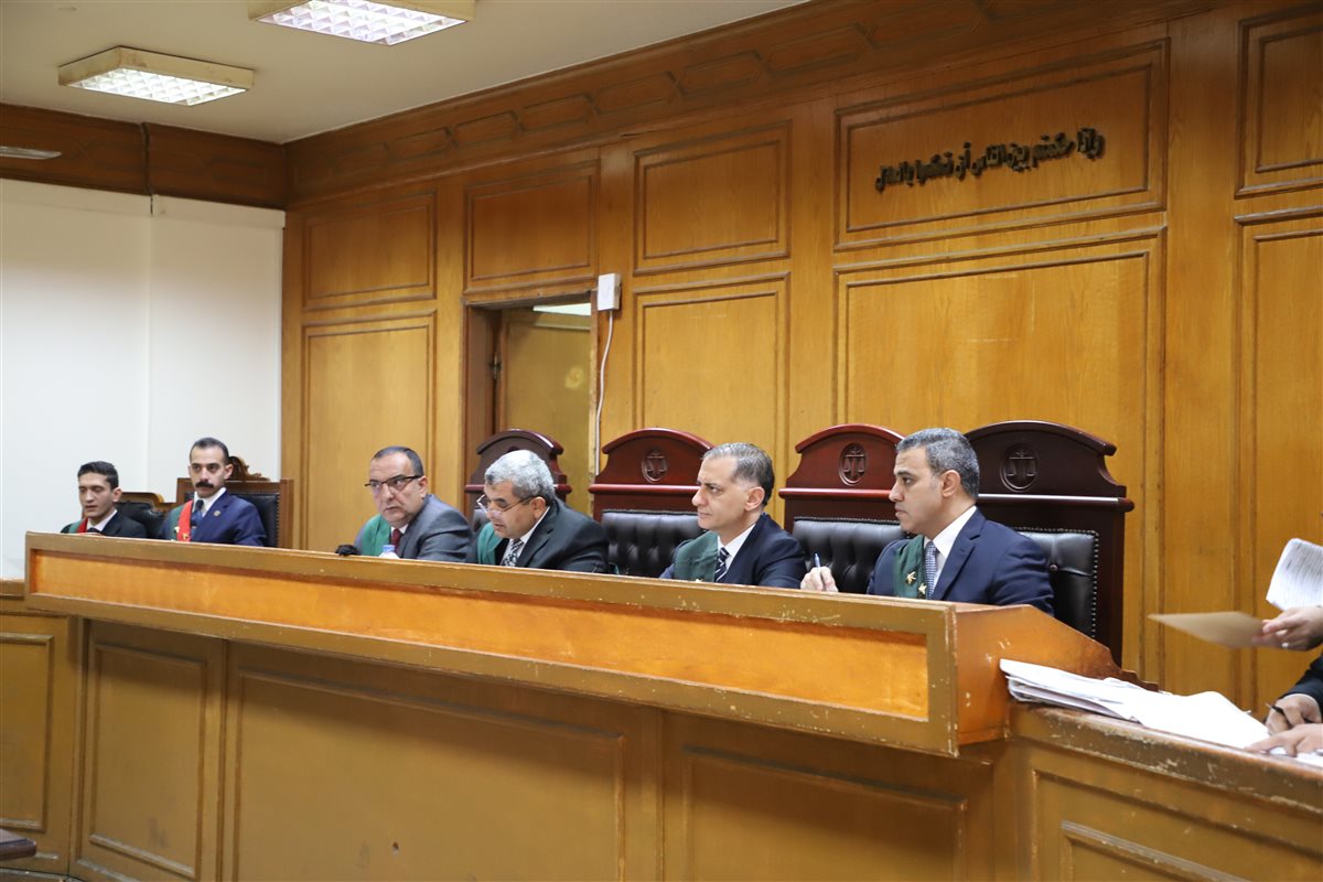 المحكمة برئاسة المستشار عبد المنصف اسماعيل