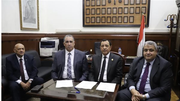 خلف الحدث