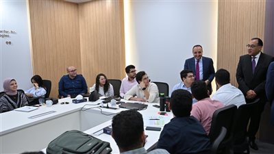 رئيس الوزراء يزور شركة سايتك الرائدة في تطوير الأجهزة والبرامج المدمجة لصناعة السيارات