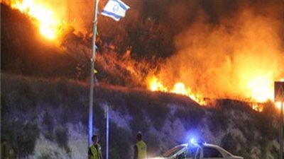 إعلام إسرائيلي: اندلاع حريق بمبنى في رمات جان بتل أبيب بسبب صواريخ غزة
