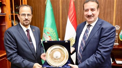 محافظ المنوفية يكرم وكيل وزارة الصحة السابق تقديراً لجهوده