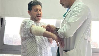 هانى شاكر يتماثل الشفاء بعد عملية جراحية بأحد المستشفيات 
