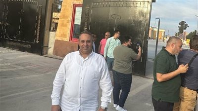النائب تيسير مطر وعفت السادات امام بوابة معبر رفح 