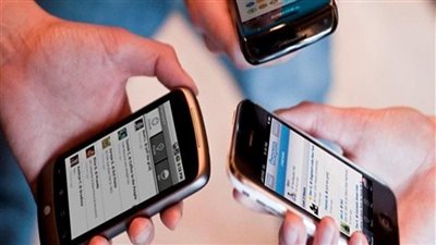 الجنايات للدفاع:  فني المحمول تعمد تهديد الضحايا بالإكراه وبرسائل كتابية لابتزازهن