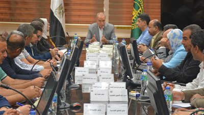 محافظ القليوبية يعقد إجتماعا لمتابعة الموقف التنفيذي لإزالة التعديات على الأراضي الزراعية والبناء المخالف