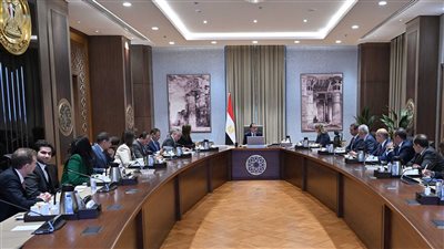 رئيس الوزراء يستعرض ملامح دراسة مشروع مجمع صناعة السيارات متعدد الأغراض 