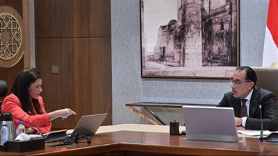 رئيس الوزراء يتابع مع وزيرة التعاون الدولي جهود تعزيز الشراكات الإنمائية مع مجموعة البنك الدولي