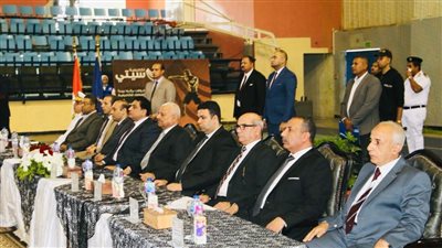 محافظ السويس ومدير الأمن والقيادات يشهدون قرعة الحج بالصالة المغطاة