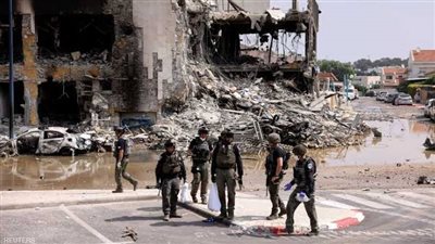 سرادق عزاء في الهواء الطلق لثمانية وعشرين فلسطينيا قتلوا في قصف إسرائيلي