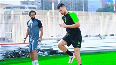 قناع اكسجين لمحمود الونش في تدريبات نادي الزمالك اليوم 