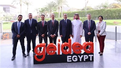 رئيس الوزراء يتفقد 