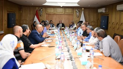 بحجم استثمارات تخطي المليار جنيه..محافظ قنا يتابع الموقف التنفيذى لمشروعات الخطة الاستثمارية 